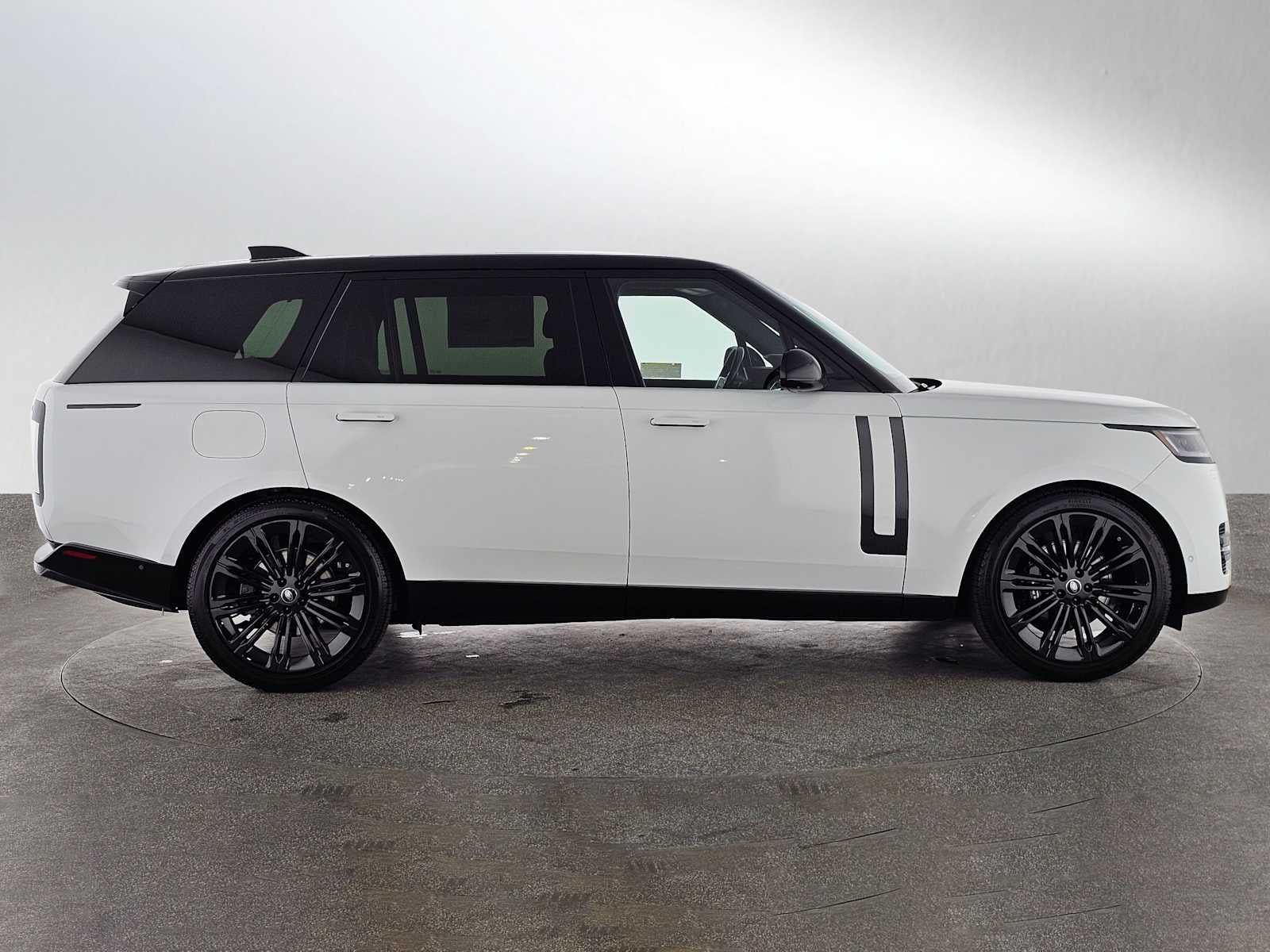 2025 Land Rover Range Rover SE