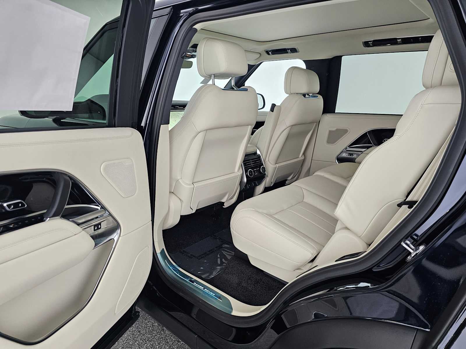 2026 Land Rover Range Rover SE