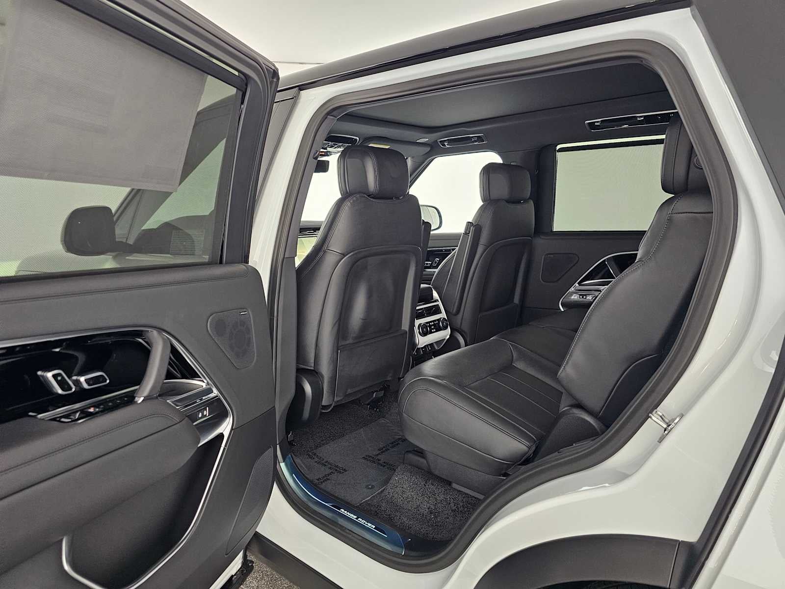 2026 Land Rover Range Rover SE