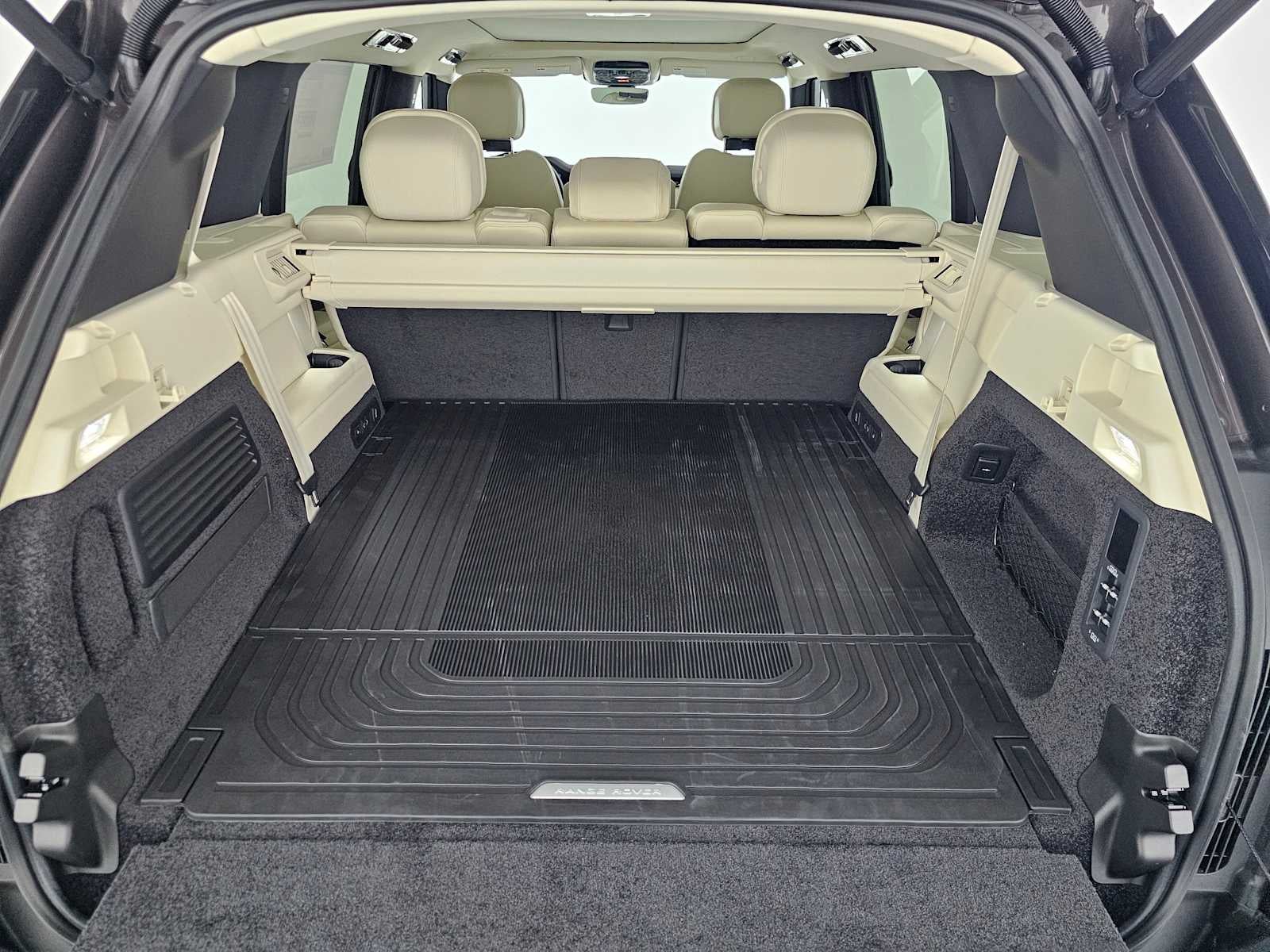 2026 Land Rover Range Rover SE