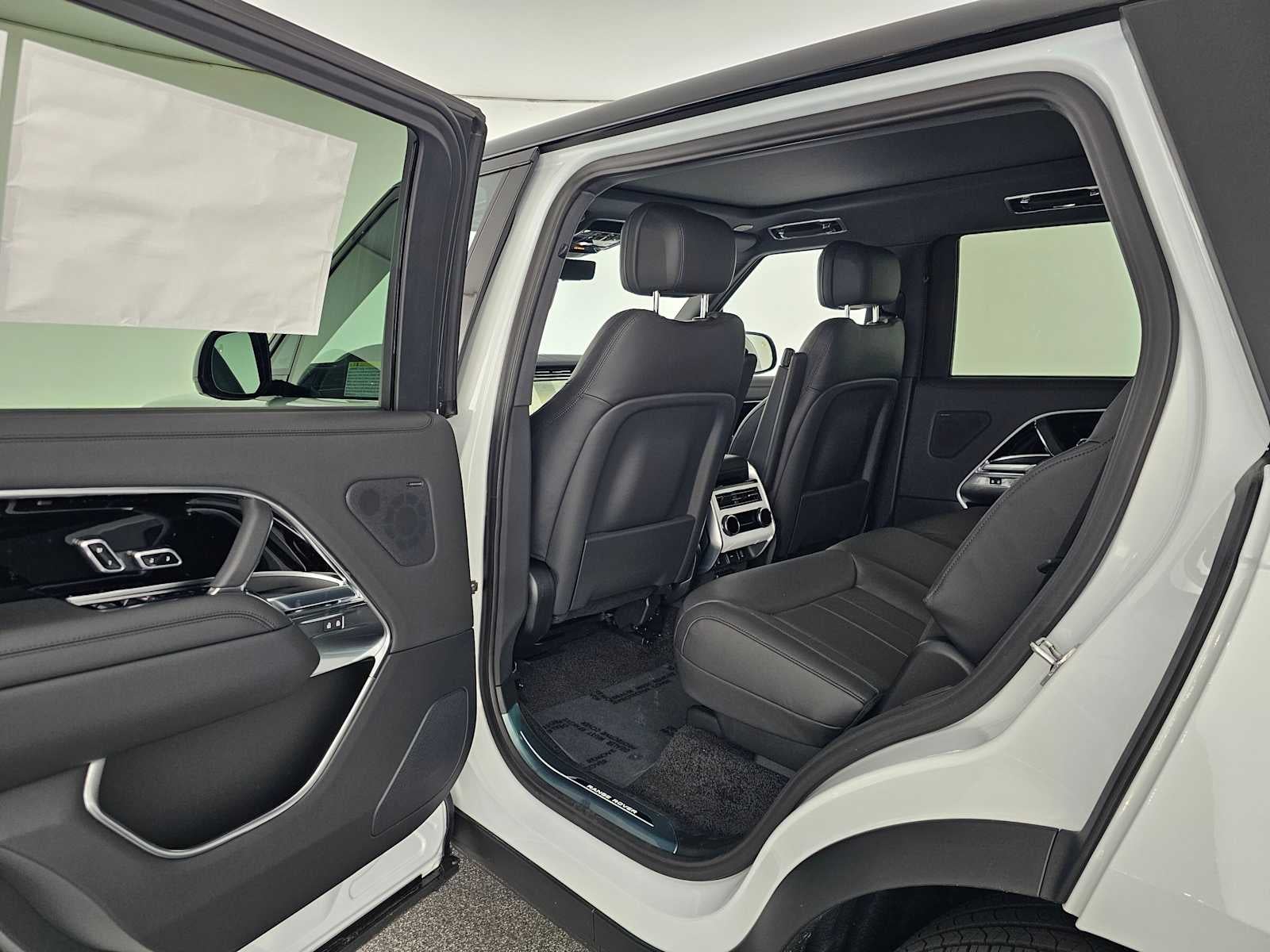 2026 Land Rover Range Rover SE