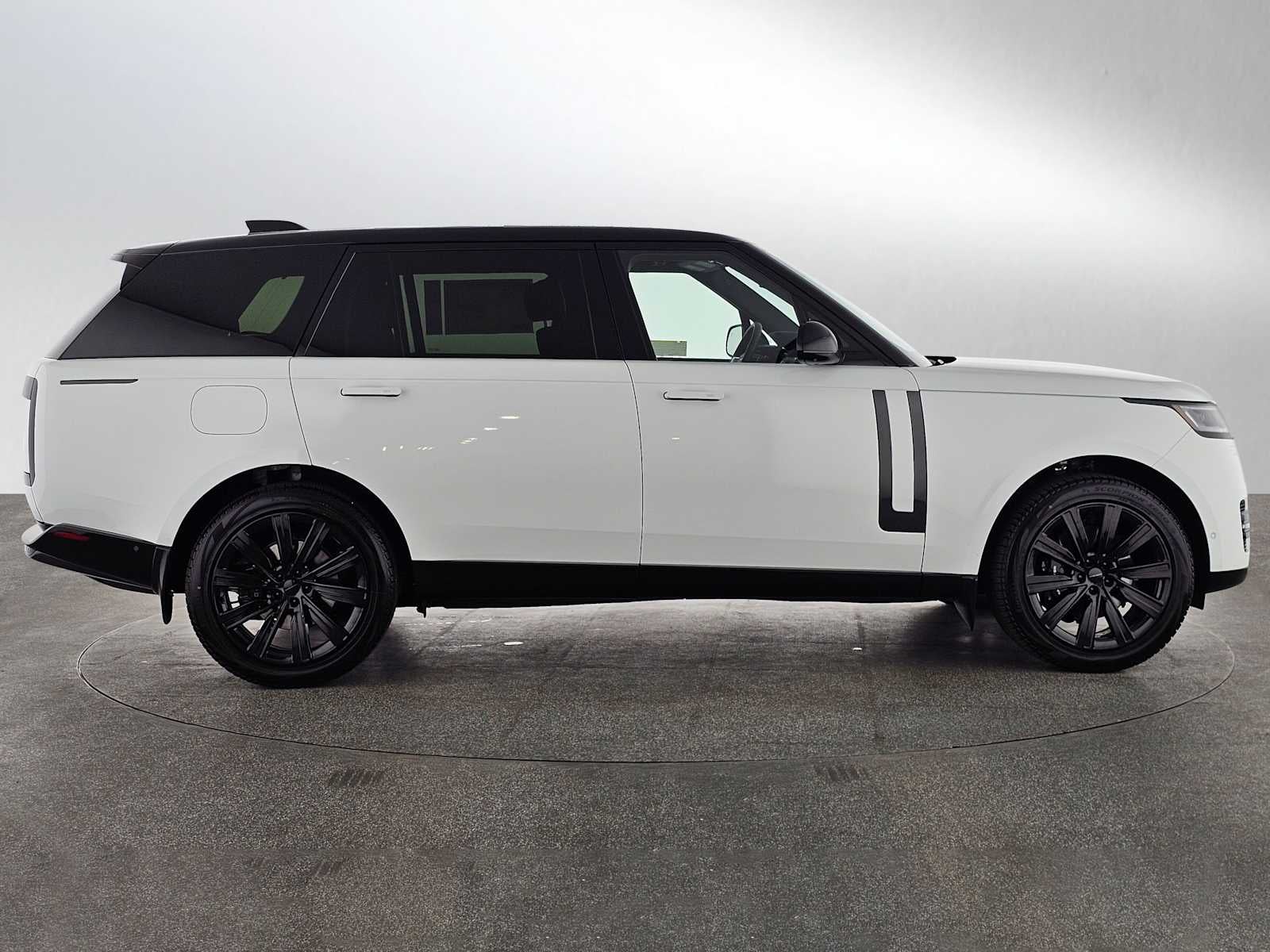 2026 Land Rover Range Rover SE