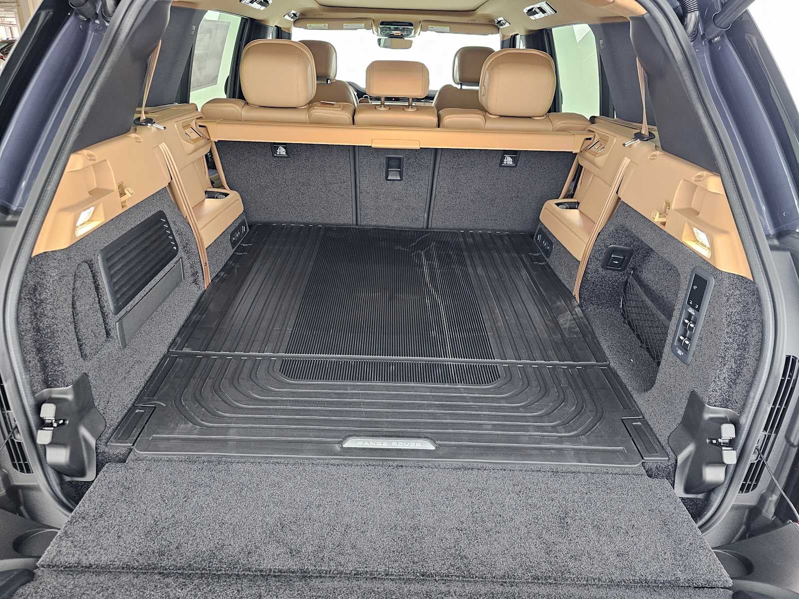 2026 Land Rover Range Rover SE