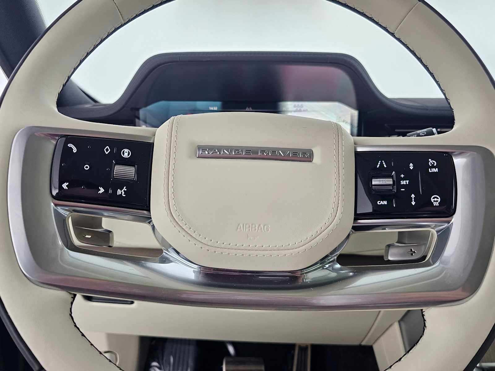 2026 Land Rover Range Rover SE