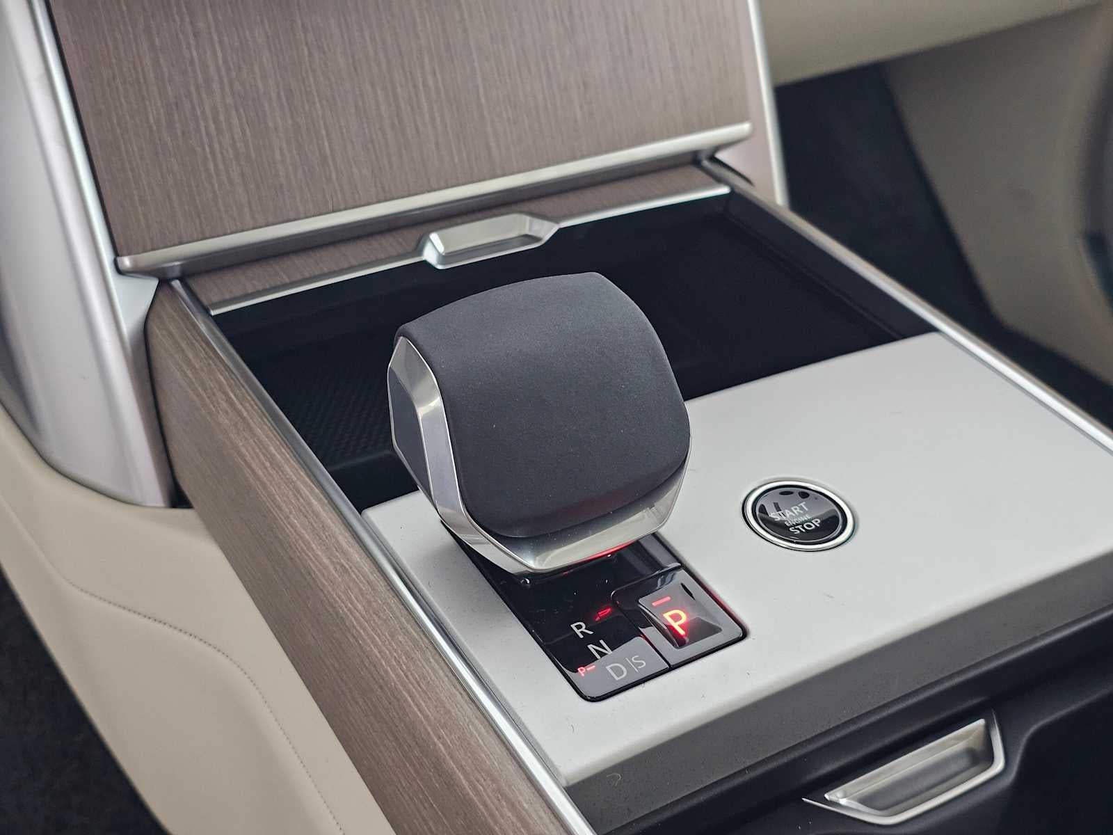 2026 Land Rover Range Rover SE