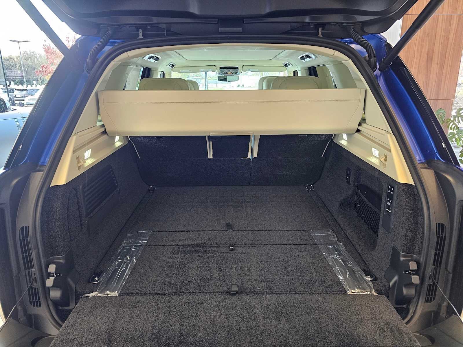 2026 Land Rover Range Rover SV