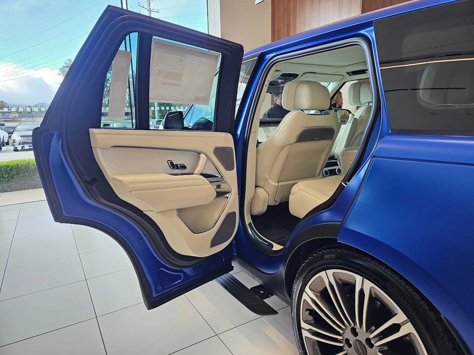 2026 Land Rover Range Rover SV