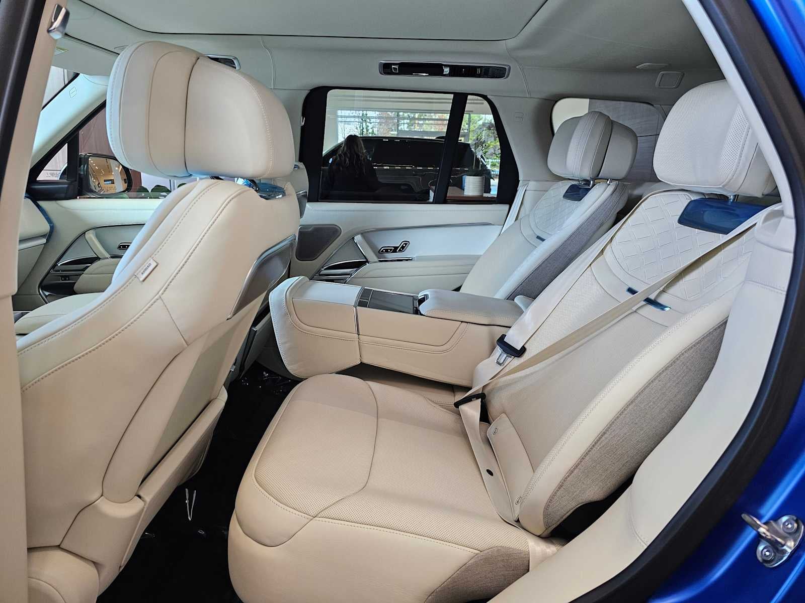 2026 Land Rover Range Rover SV