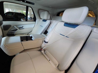 2026 Land Rover Range Rover SV