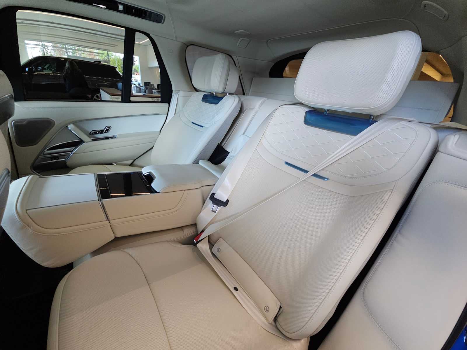 2026 Land Rover Range Rover SV