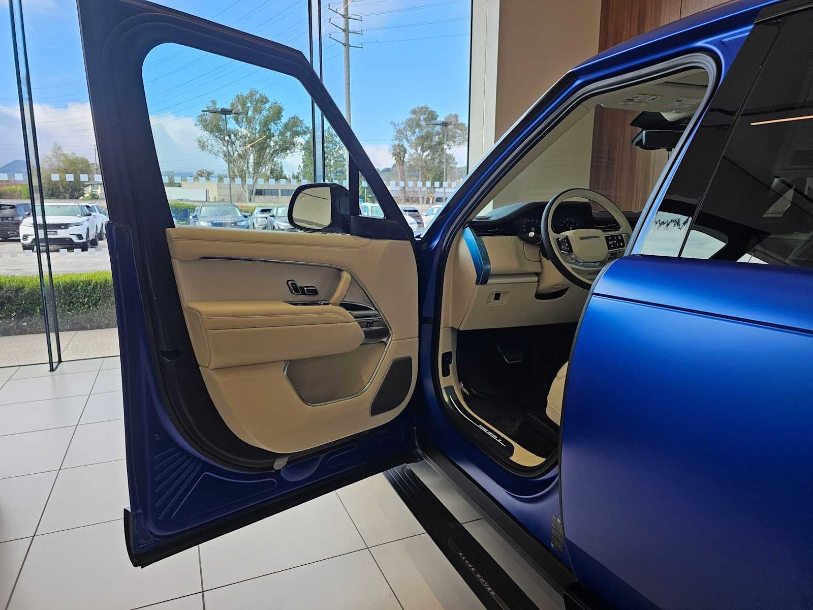 2026 Land Rover Range Rover SV