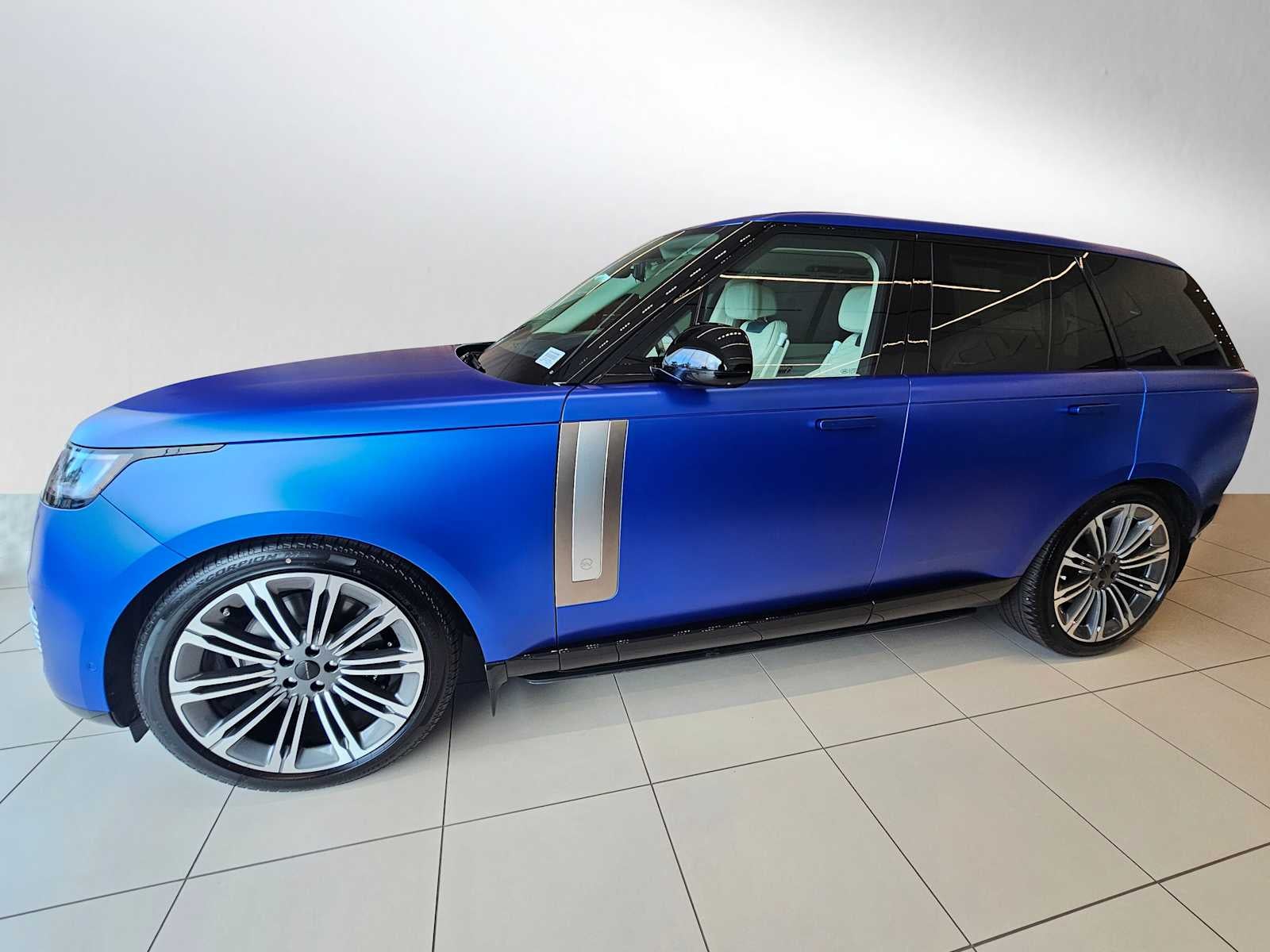 2026 Land Rover Range Rover SV