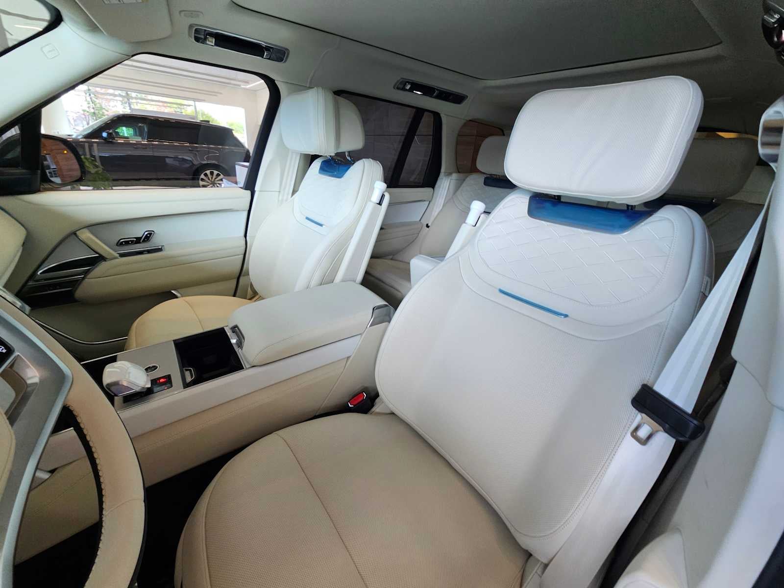 2026 Land Rover Range Rover SV