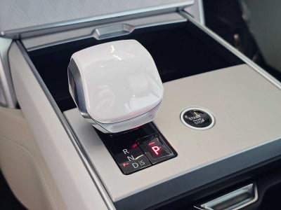 2026 Land Rover Range Rover SV