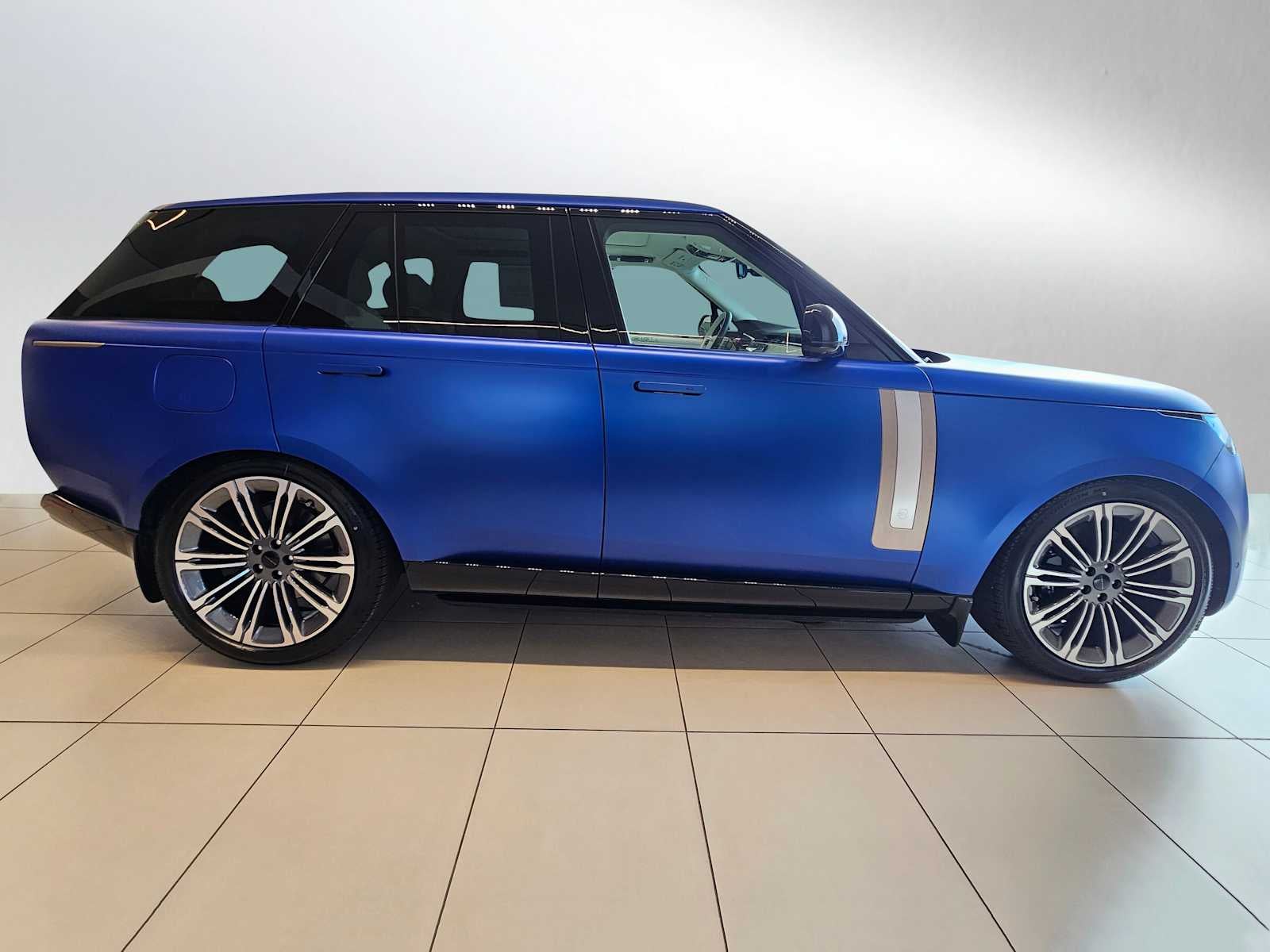 2026 Land Rover Range Rover SV