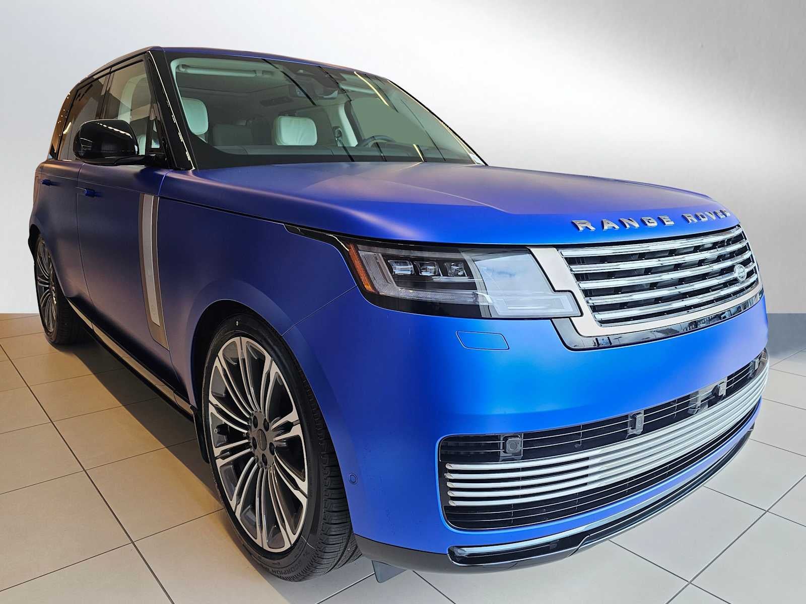2026 Land Rover Range Rover SV