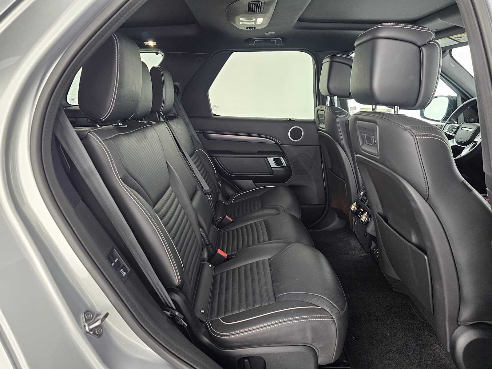 2024 Land Rover Discovery Metropolitan Edition