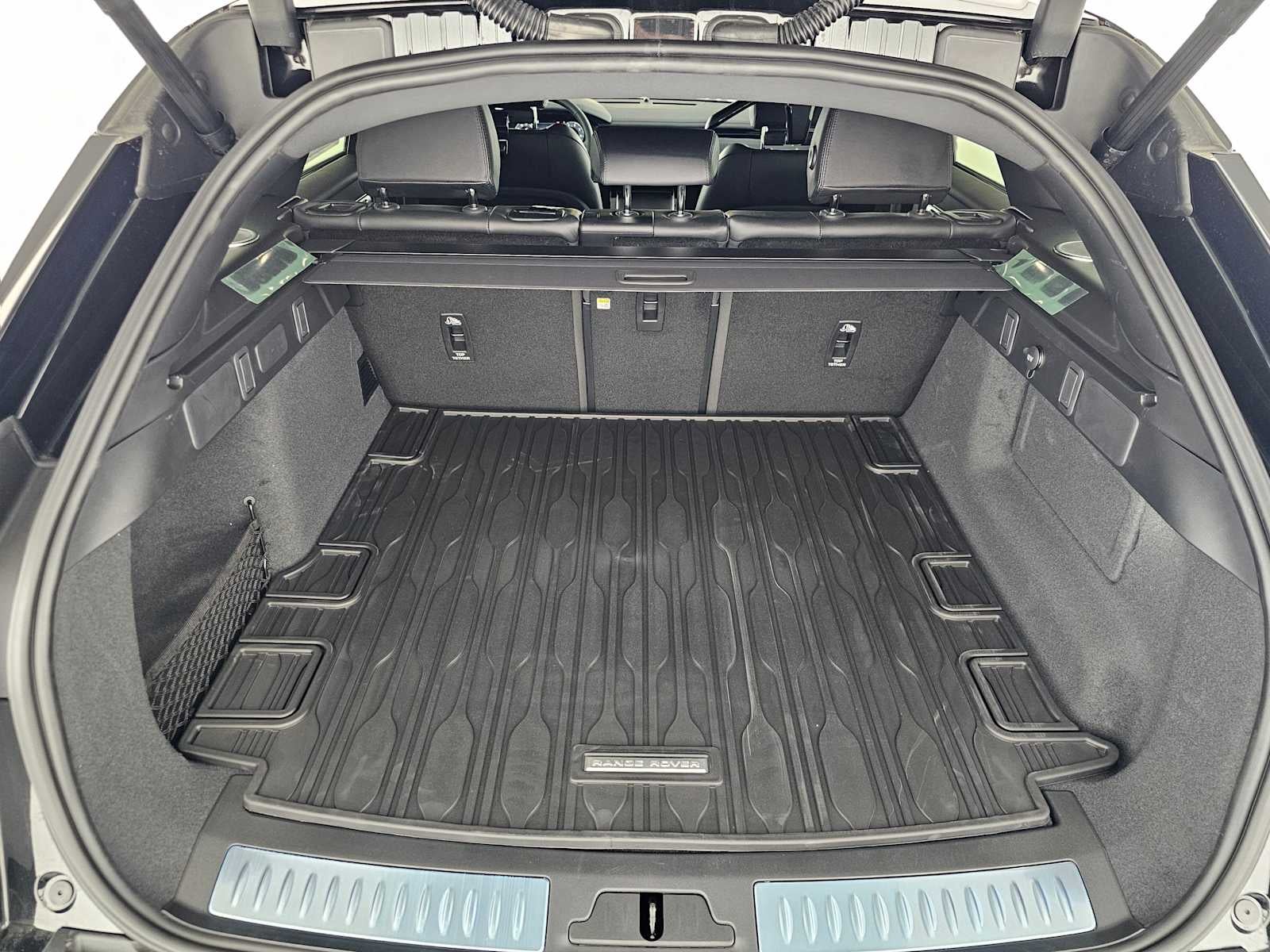 2026 Land Rover Range Rover Velar Dynamic SE