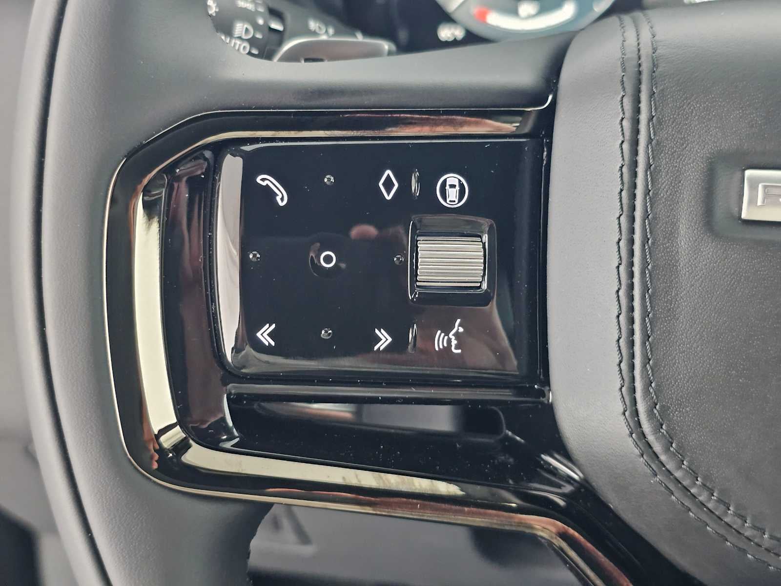 2026 Land Rover Range Rover Velar Dynamic SE