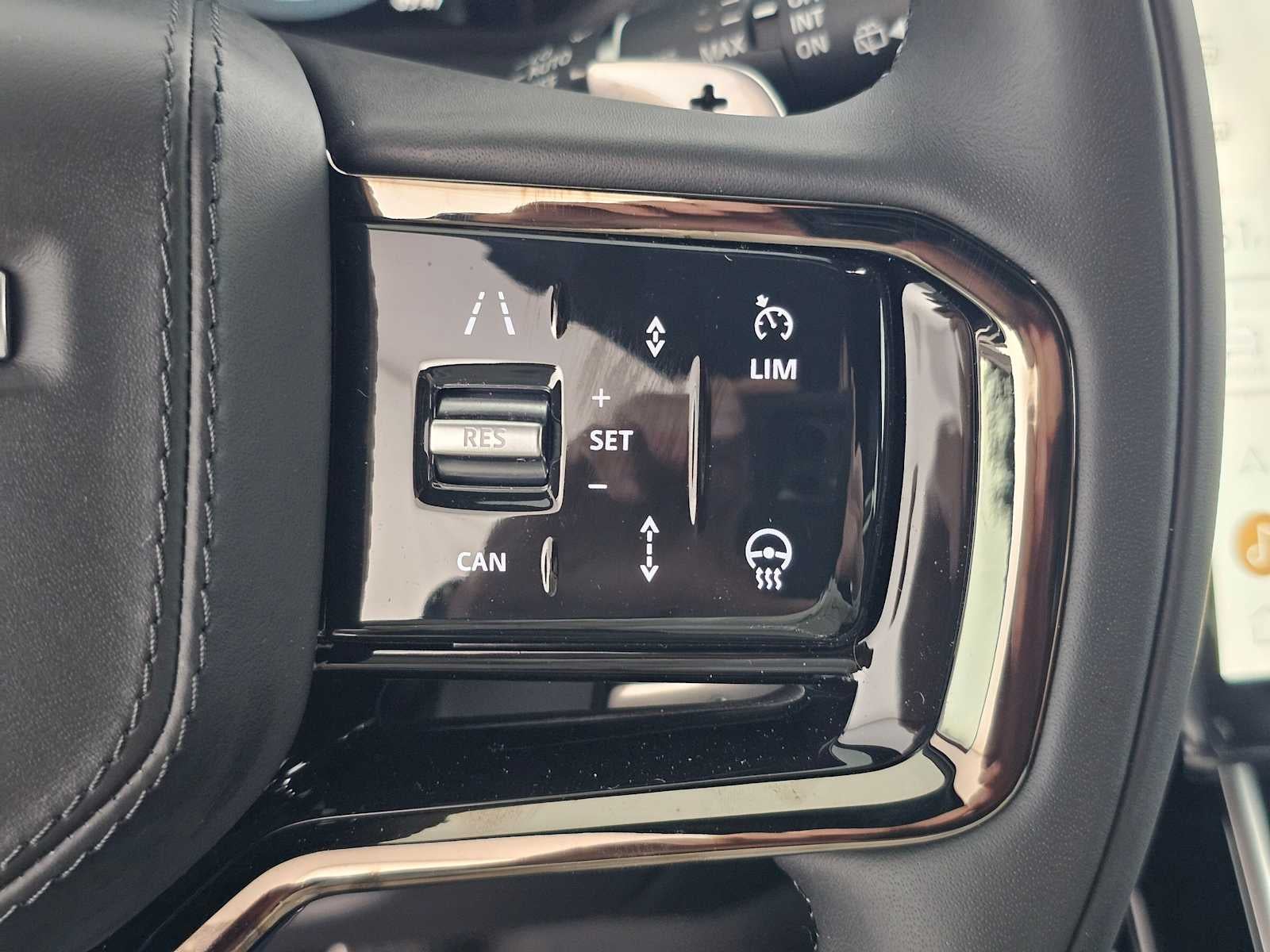 2026 Land Rover Range Rover Velar Dynamic SE