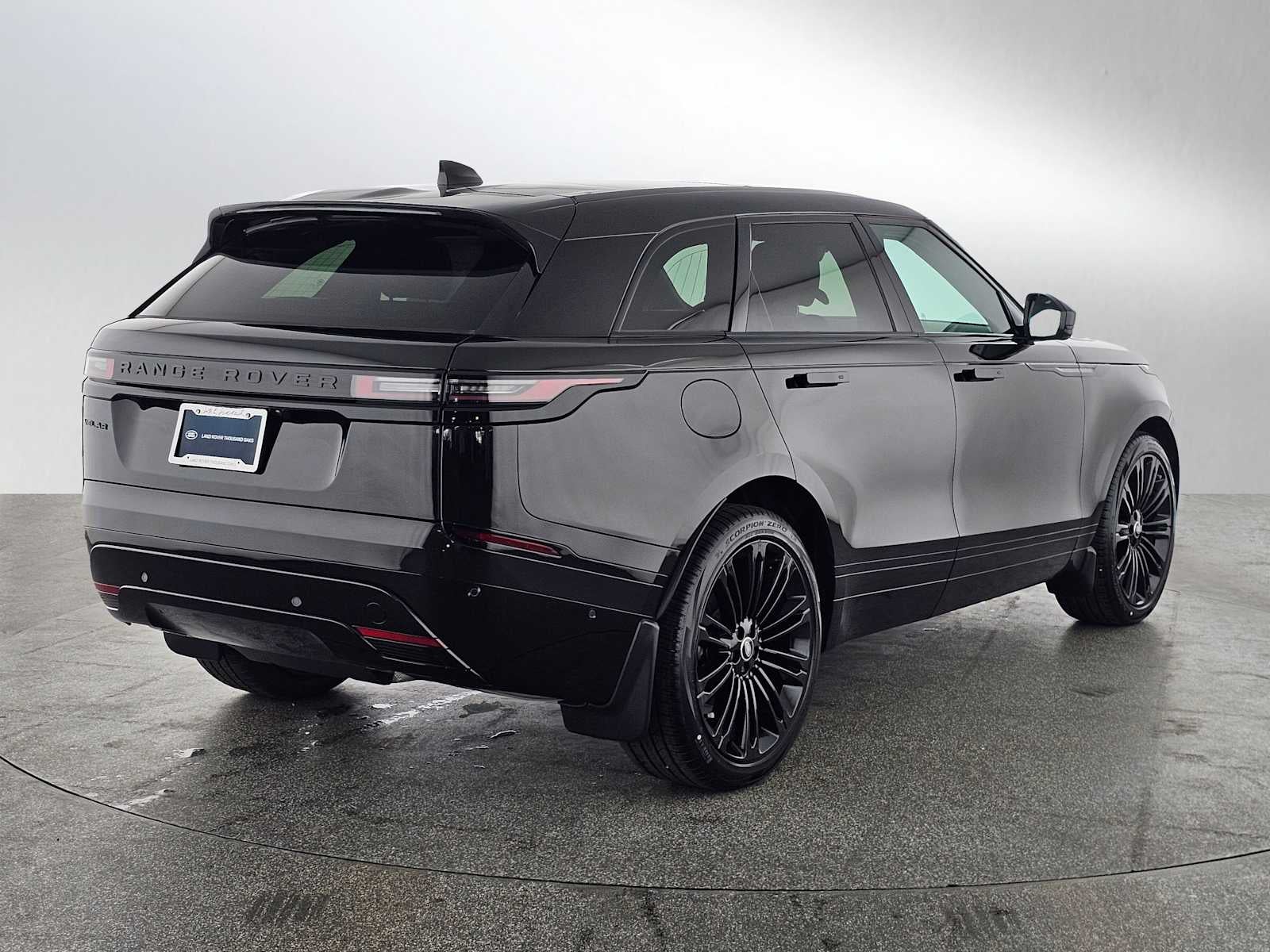 2026 Land Rover Range Rover Velar Dynamic SE
