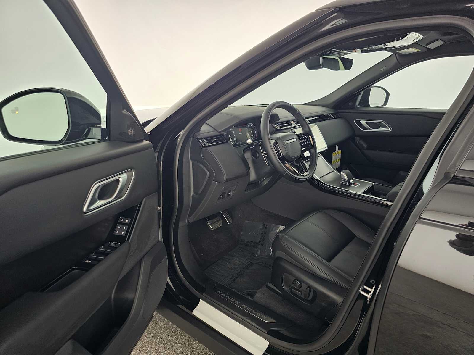2026 Land Rover Range Rover Velar Dynamic SE