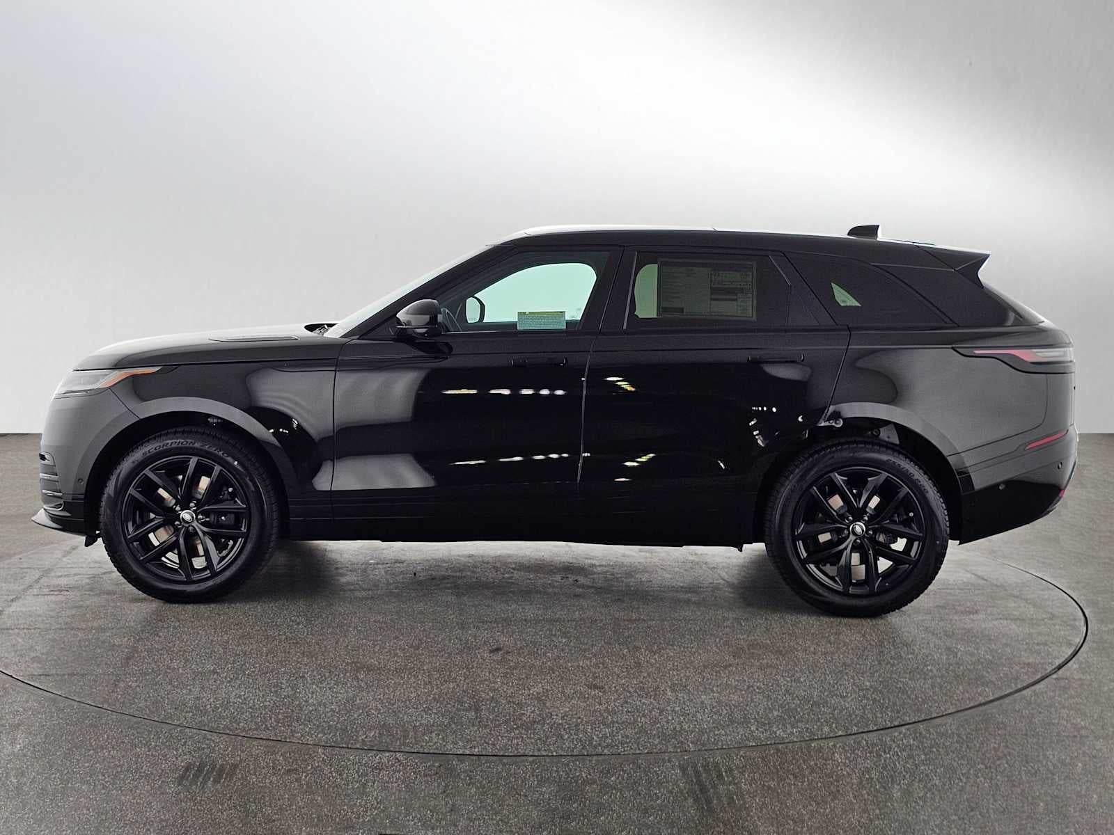 2026 Land Rover Range Rover Velar Dynamic SE