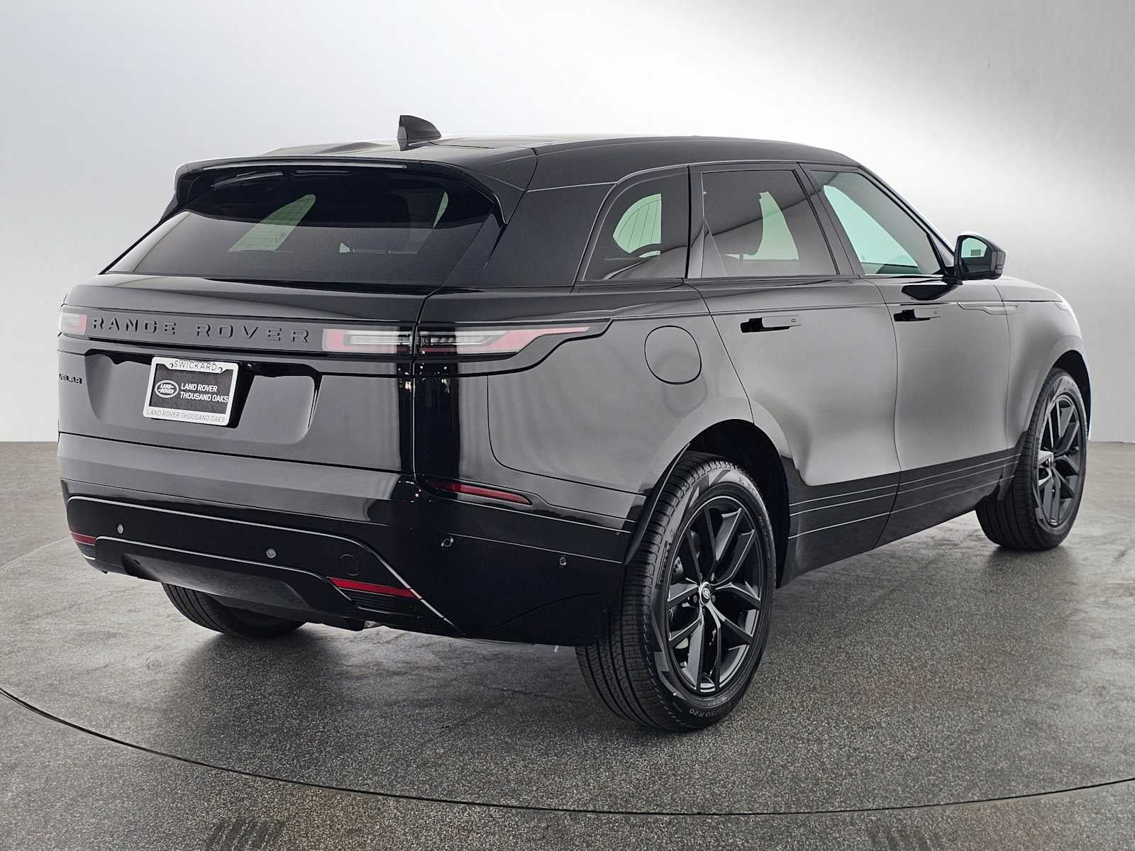 2026 Land Rover Range Rover Velar Dynamic SE