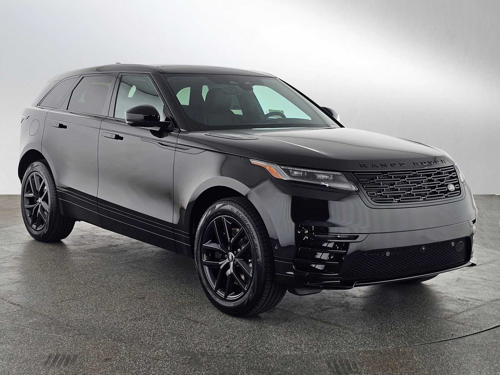 2026 Land Rover Range Rover Velar Dynamic SE