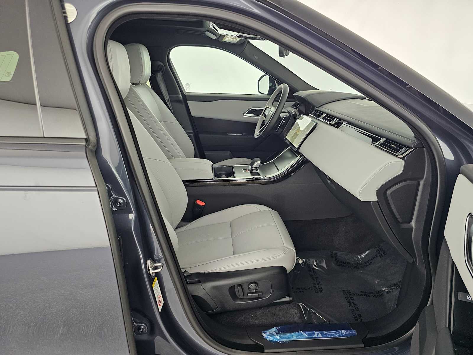 2026 Land Rover Range Rover Velar Dynamic SE