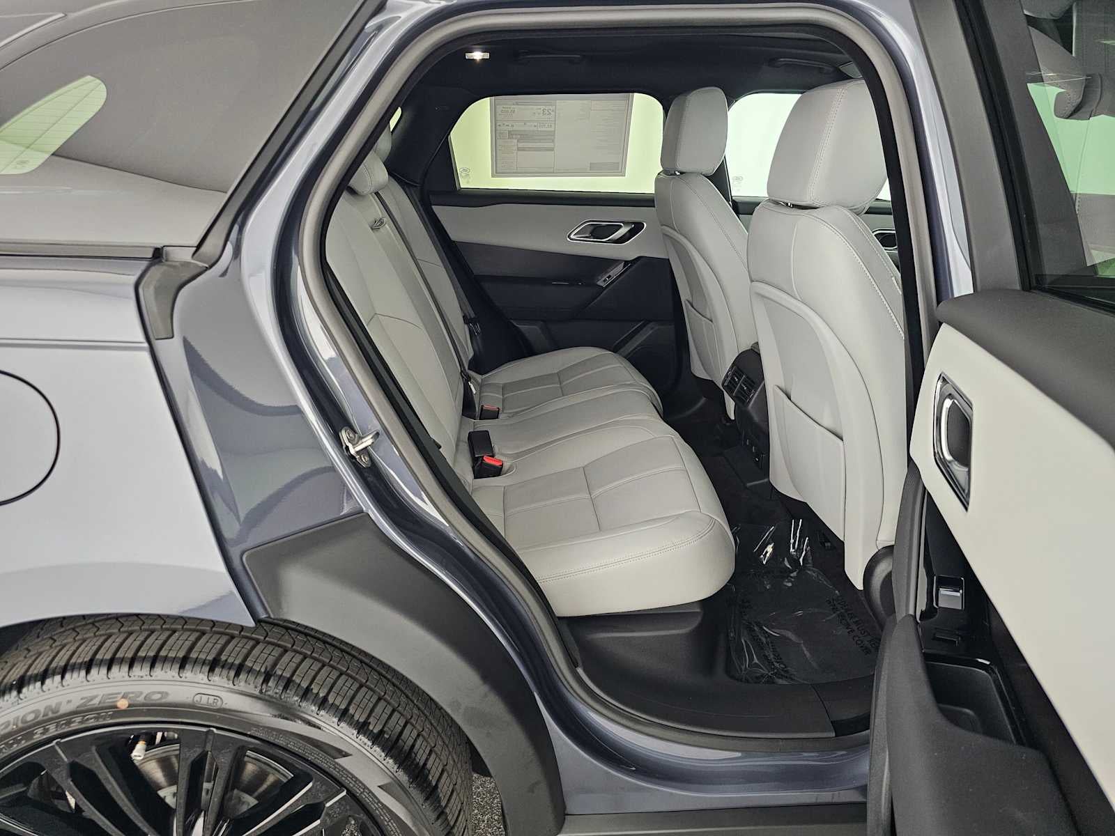 2026 Land Rover Range Rover Velar Dynamic SE