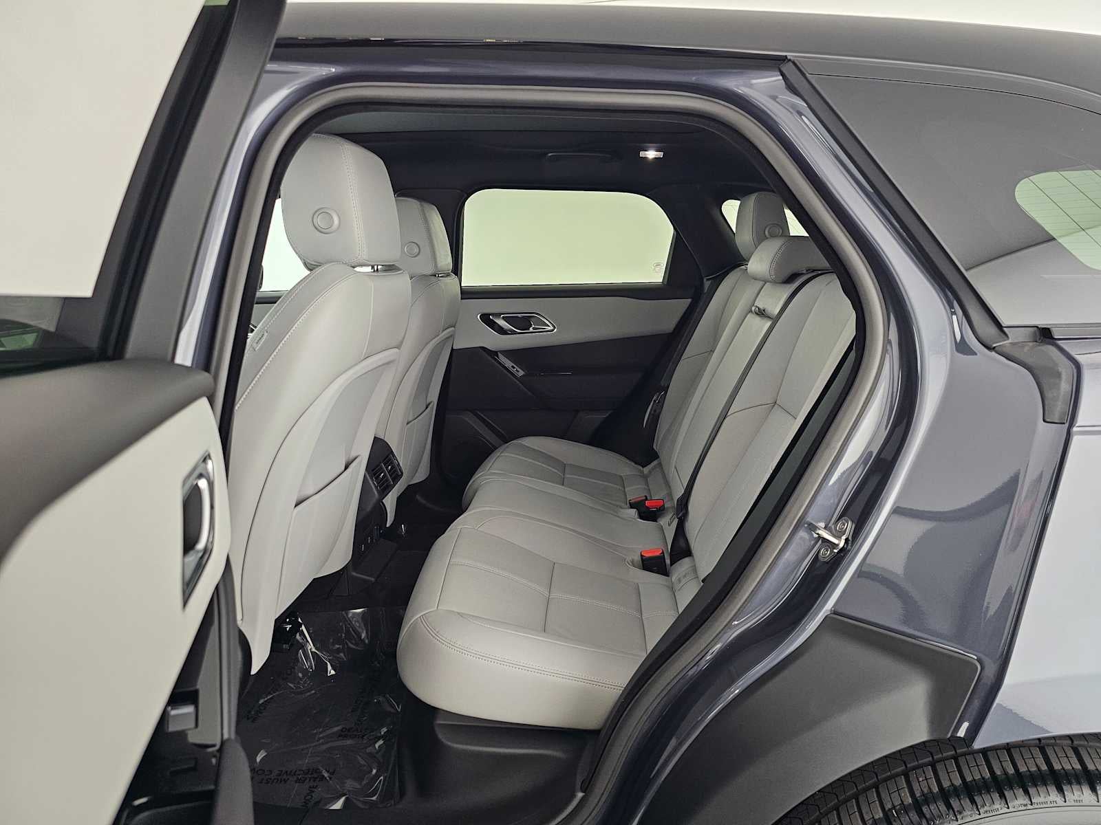 2026 Land Rover Range Rover Velar Dynamic SE