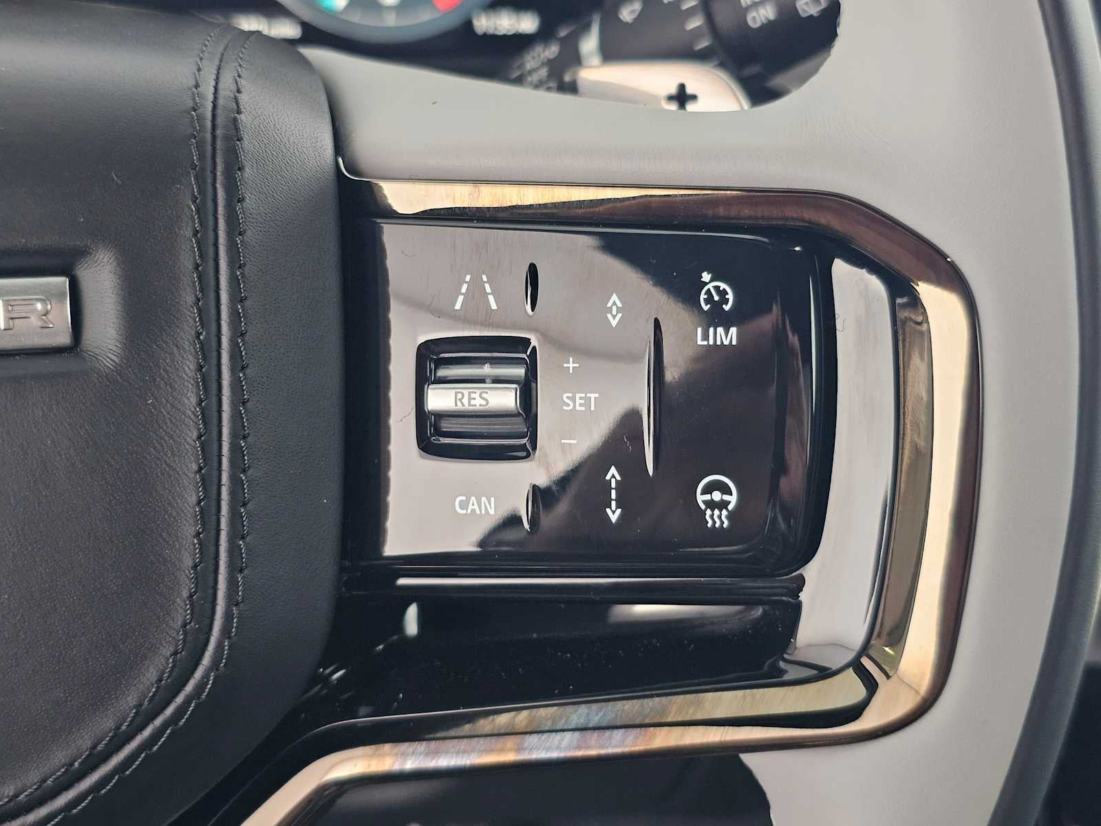 2026 Land Rover Range Rover Velar Dynamic SE