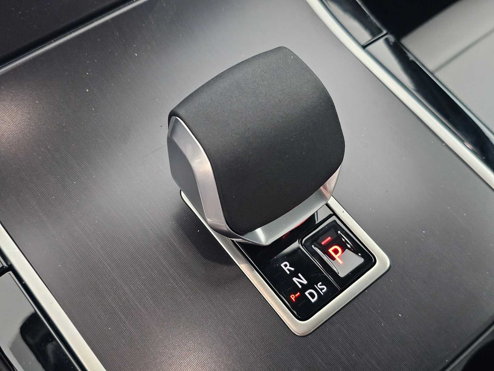 2026 Land Rover Range Rover Velar Dynamic SE