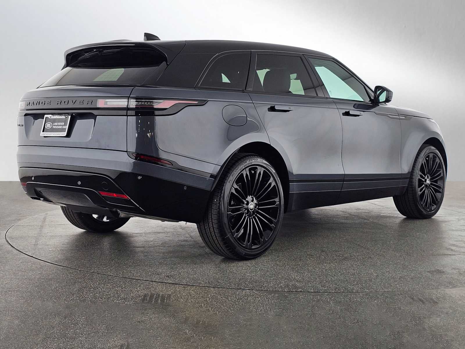 2026 Land Rover Range Rover Velar Dynamic SE