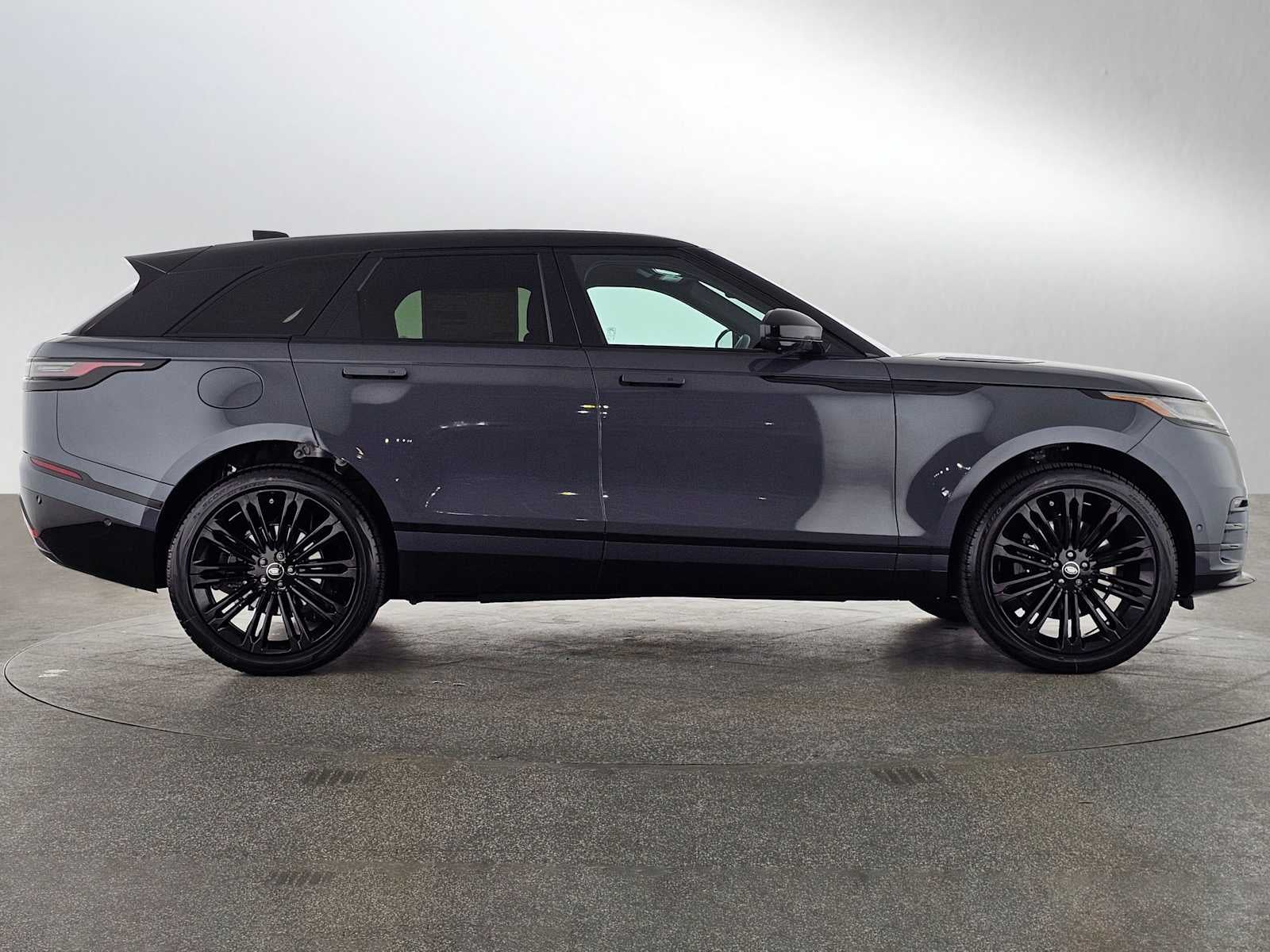 2026 Land Rover Range Rover Velar Dynamic SE