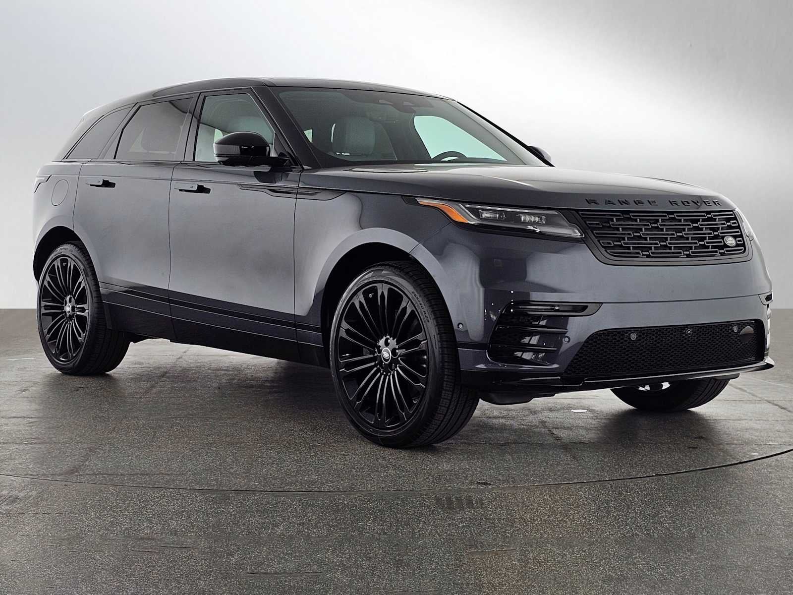 2026 Land Rover Range Rover Velar Dynamic SE