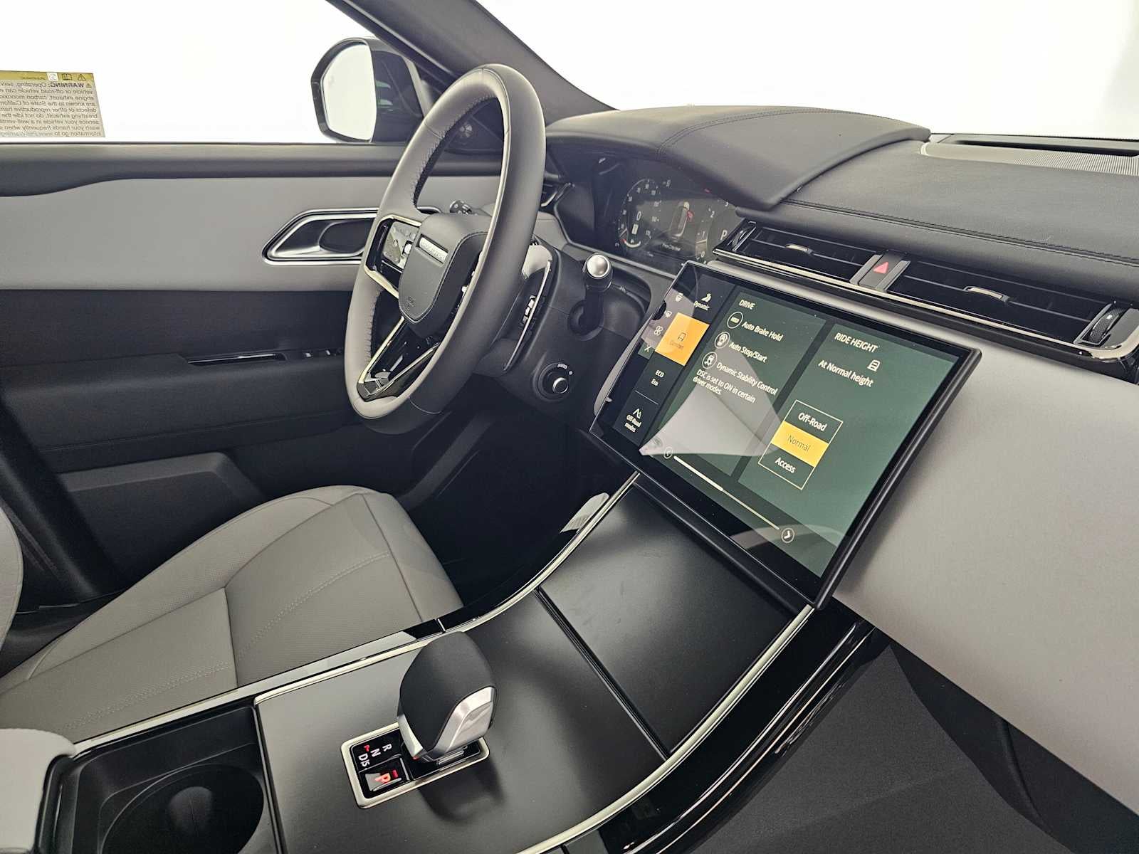 2026 Land Rover Range Rover Velar Dynamic SE