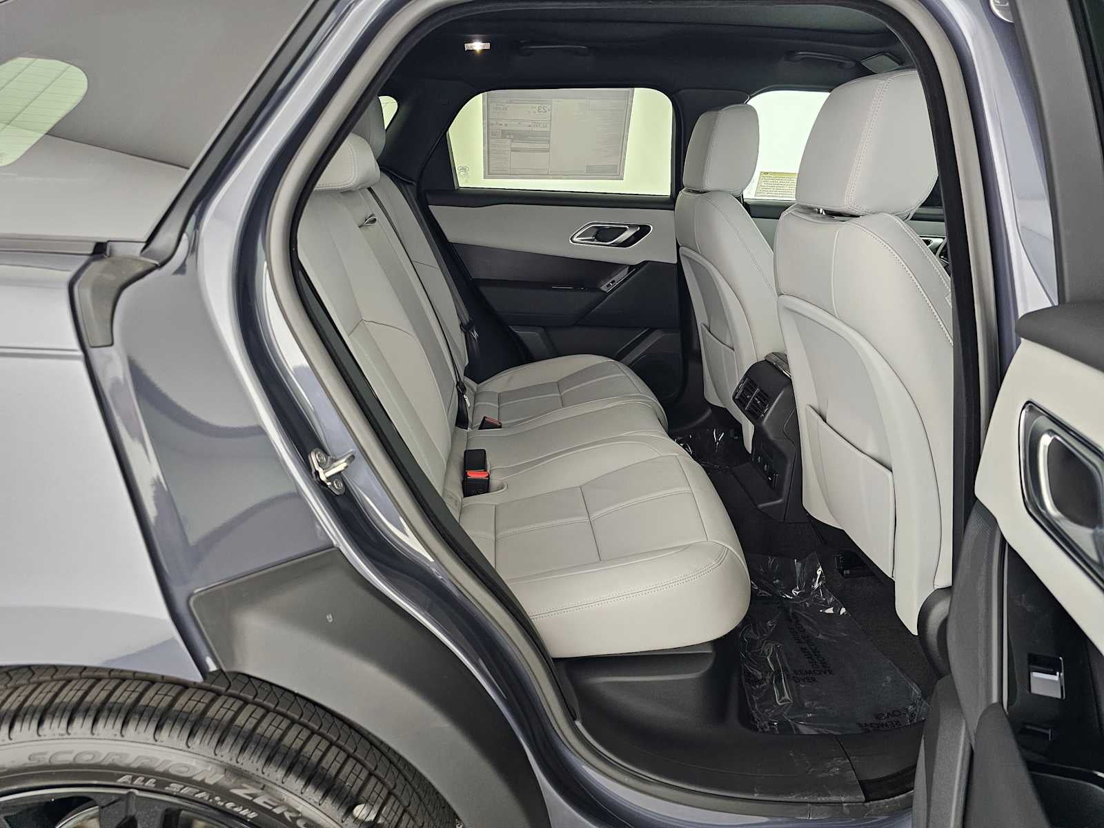 2026 Land Rover Range Rover Velar Dynamic SE