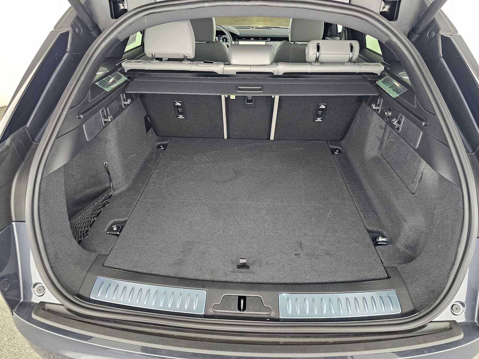 2026 Land Rover Range Rover Velar Dynamic SE