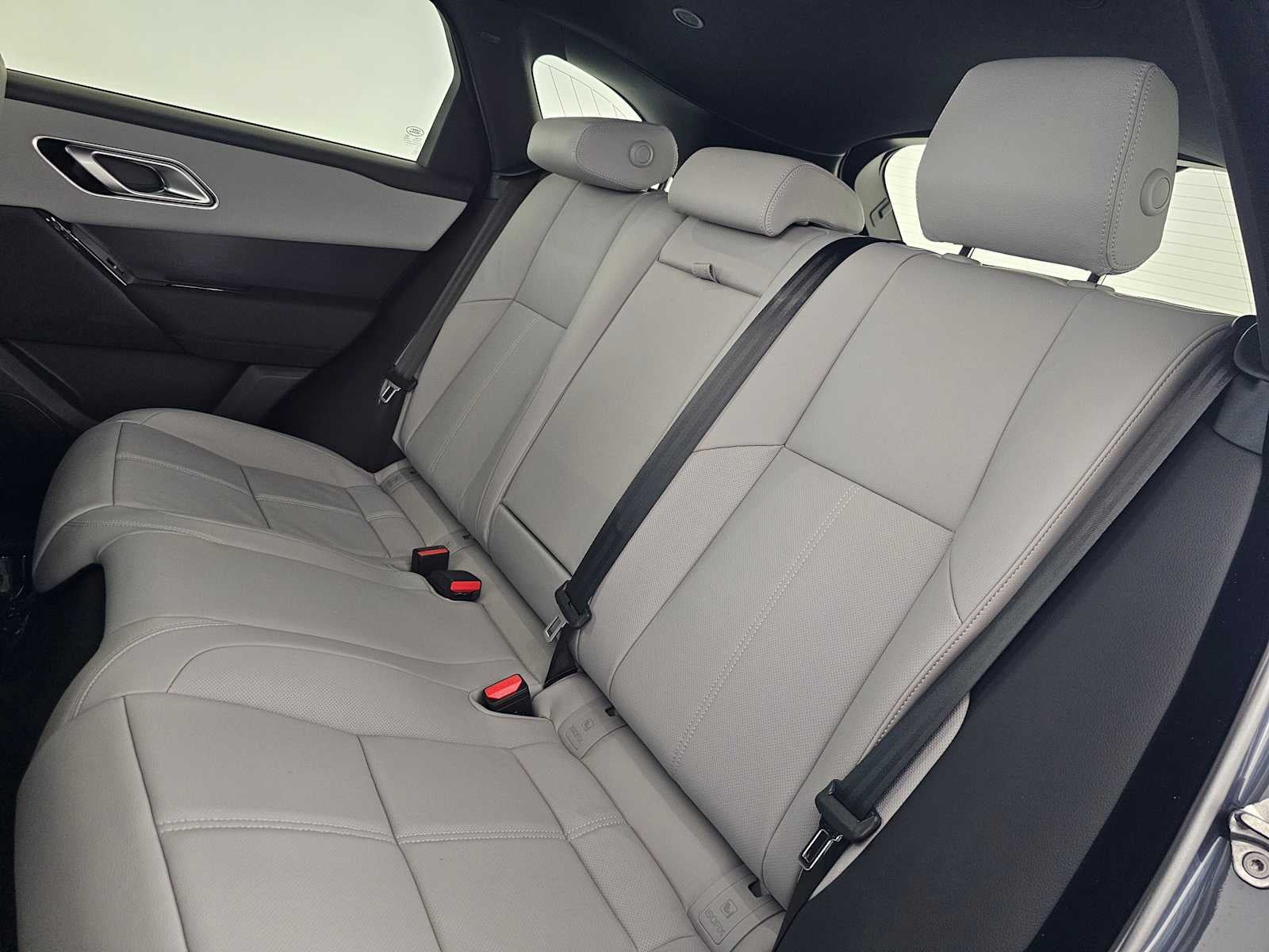 2026 Land Rover Range Rover Velar Dynamic SE