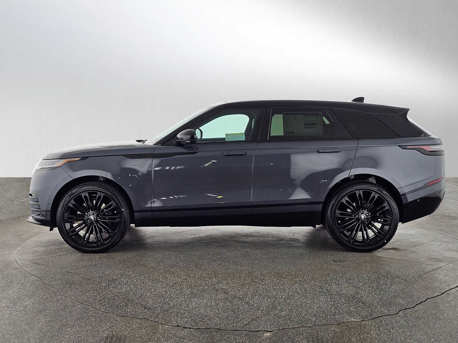 2026 Land Rover Range Rover Velar Dynamic SE