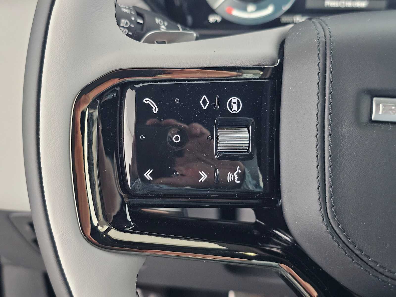 2026 Land Rover Range Rover Velar Dynamic SE