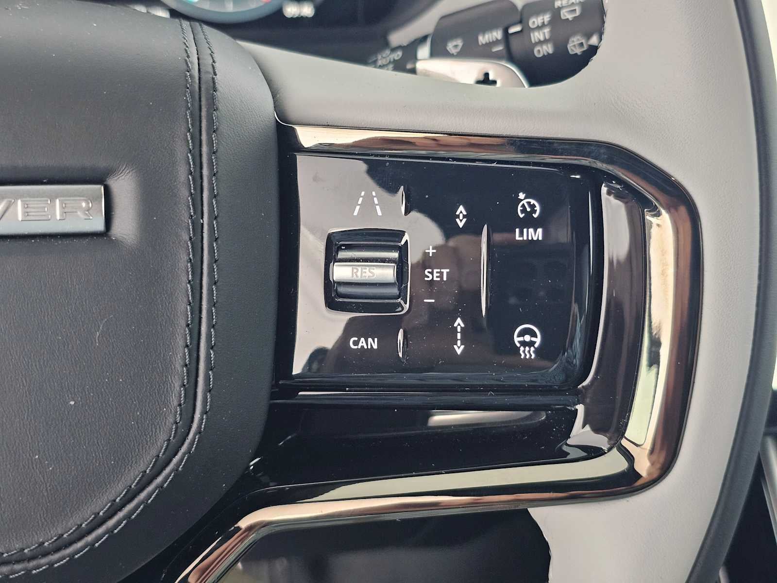 2026 Land Rover Range Rover Velar Dynamic SE