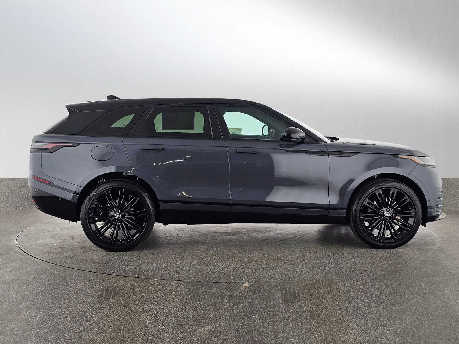 2026 Land Rover Range Rover Velar Dynamic SE