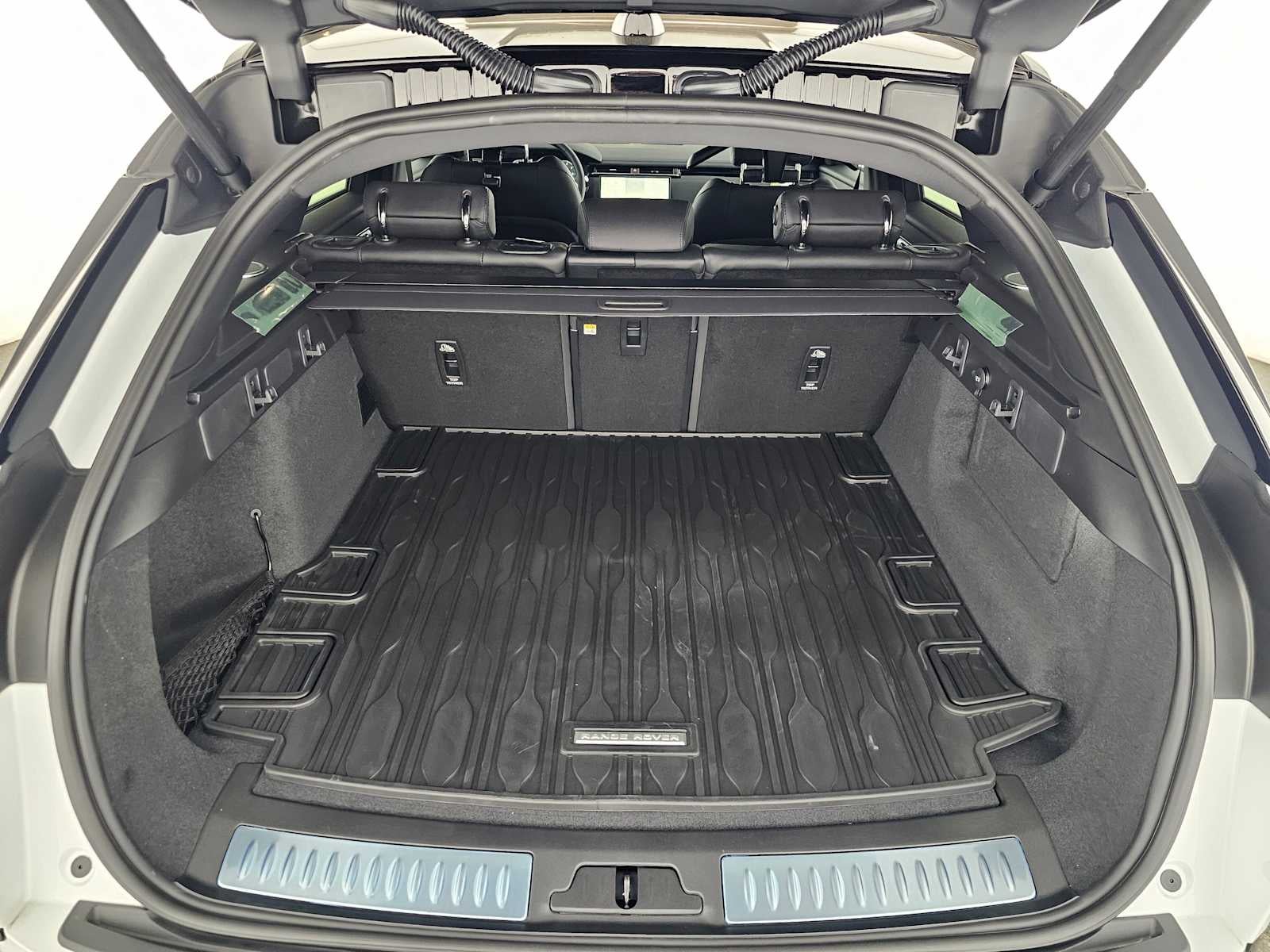 2026 Land Rover Range Rover Velar Dynamic SE