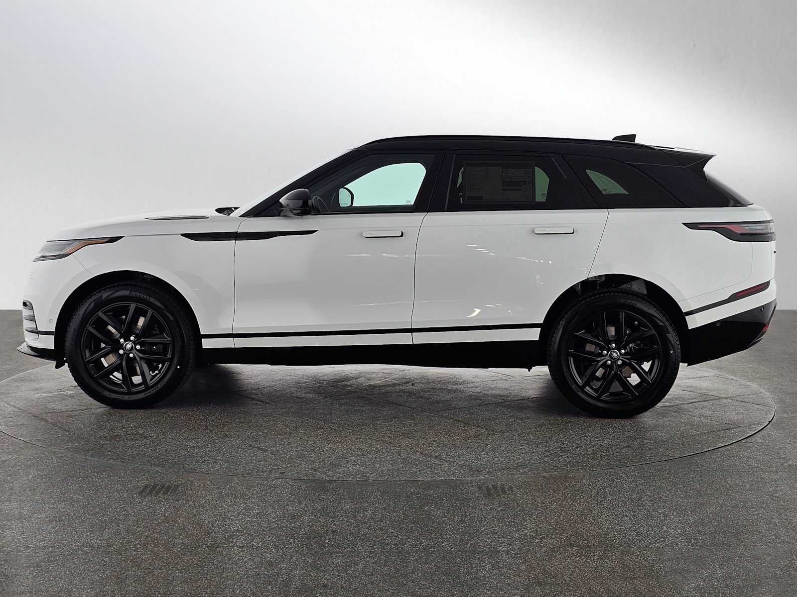 2026 Land Rover Range Rover Velar Dynamic SE