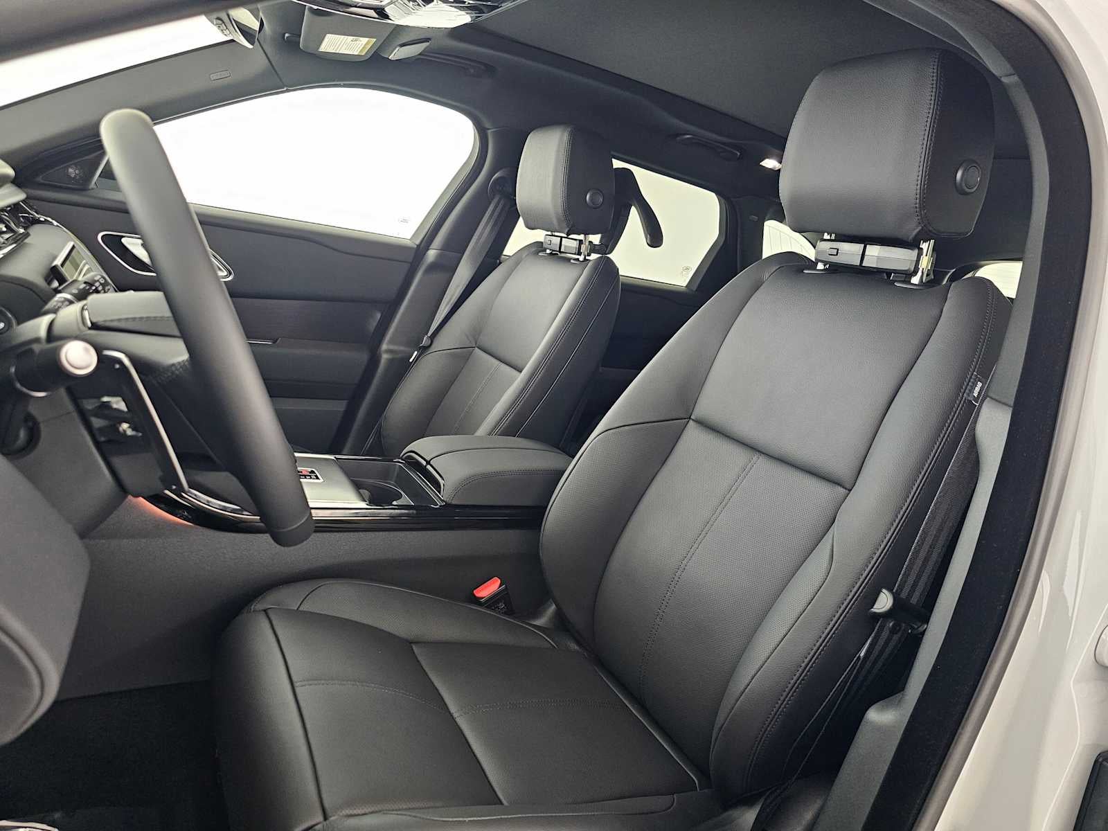 2026 Land Rover Range Rover Velar Dynamic SE