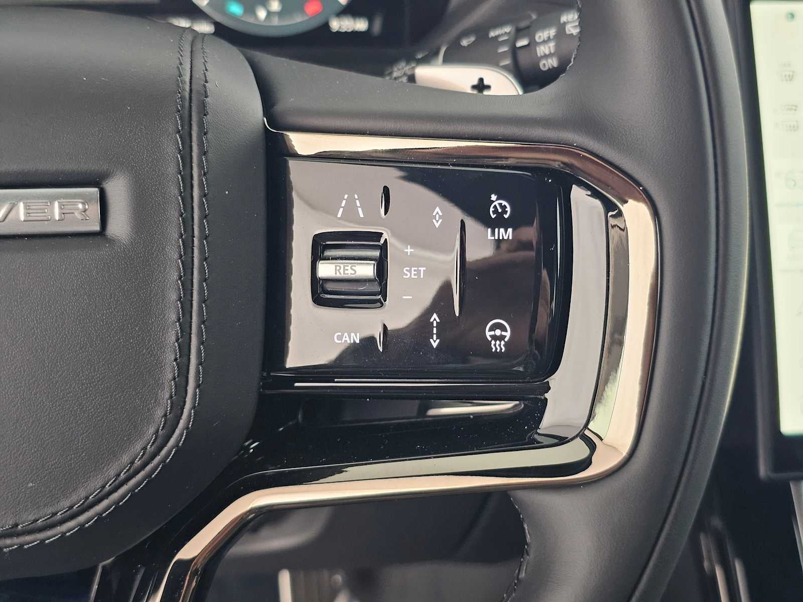 2026 Land Rover Range Rover Velar Dynamic SE
