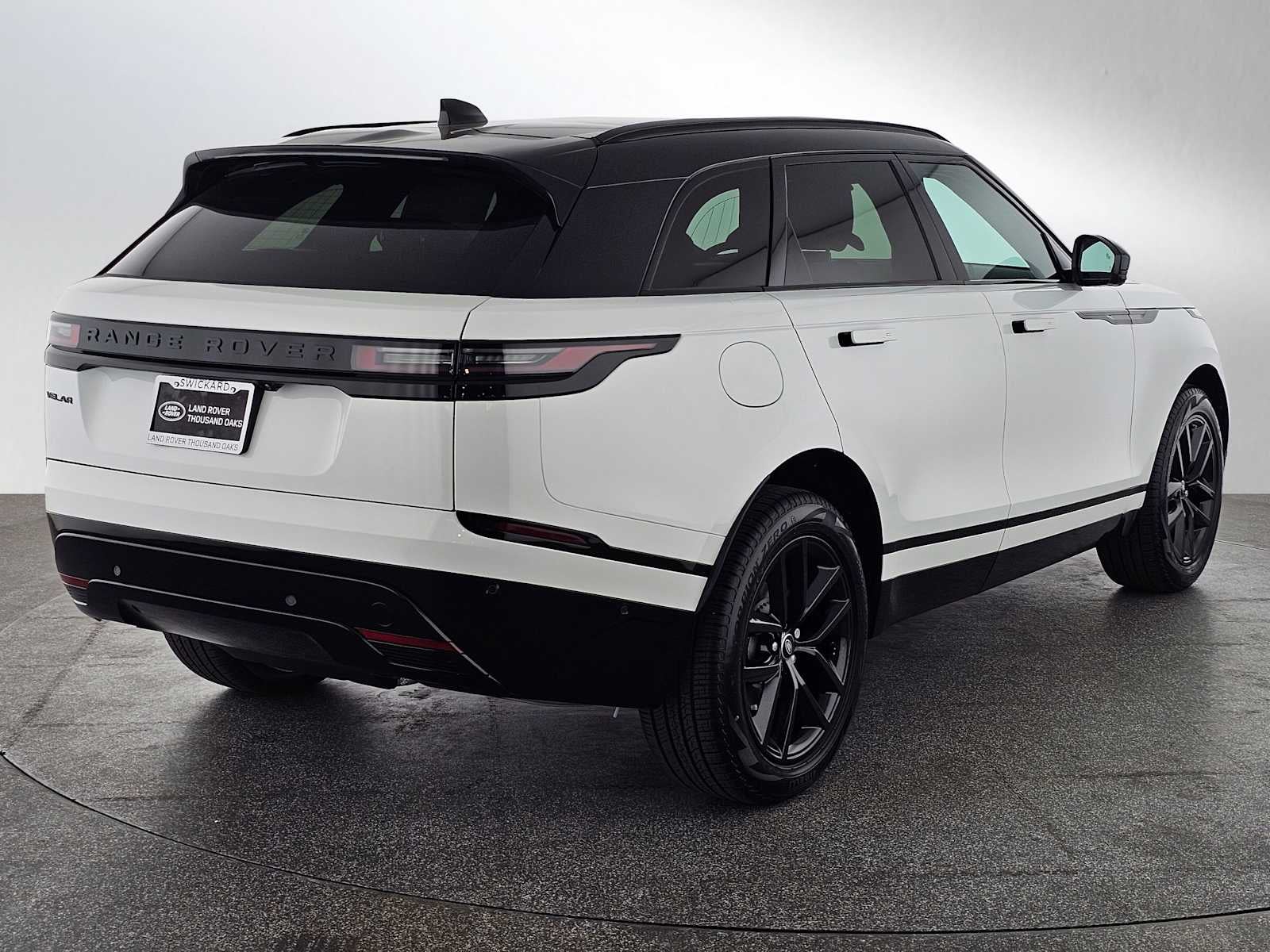 2026 Land Rover Range Rover Velar Dynamic SE